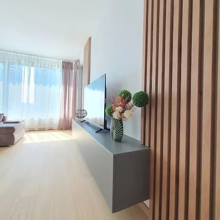 Modern With Garage Parking アパート